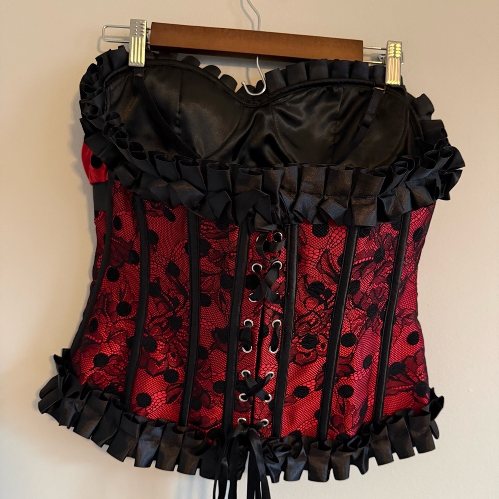 Red and Black Lace Corset - Picture 6 of 8